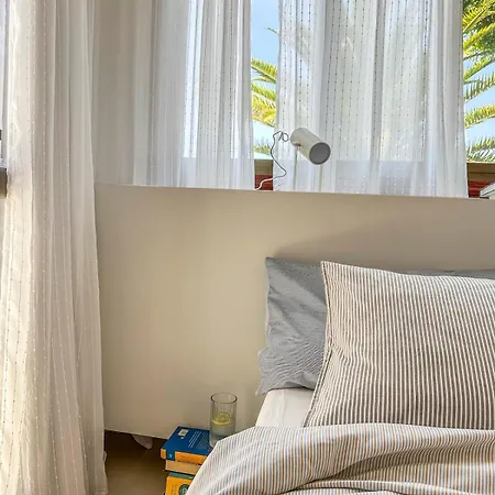 Bright 3 Bdr House In Ocean Views *
