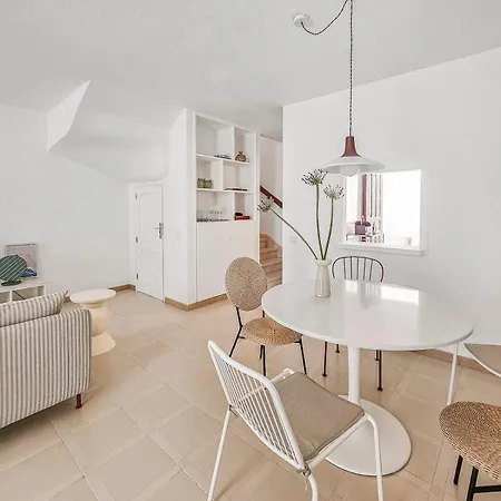 Bright 3 Bdr House In Ocean Views Ferienhaus