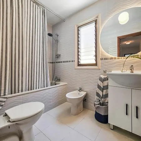 Bright 3 Bdr House In Ocean Views